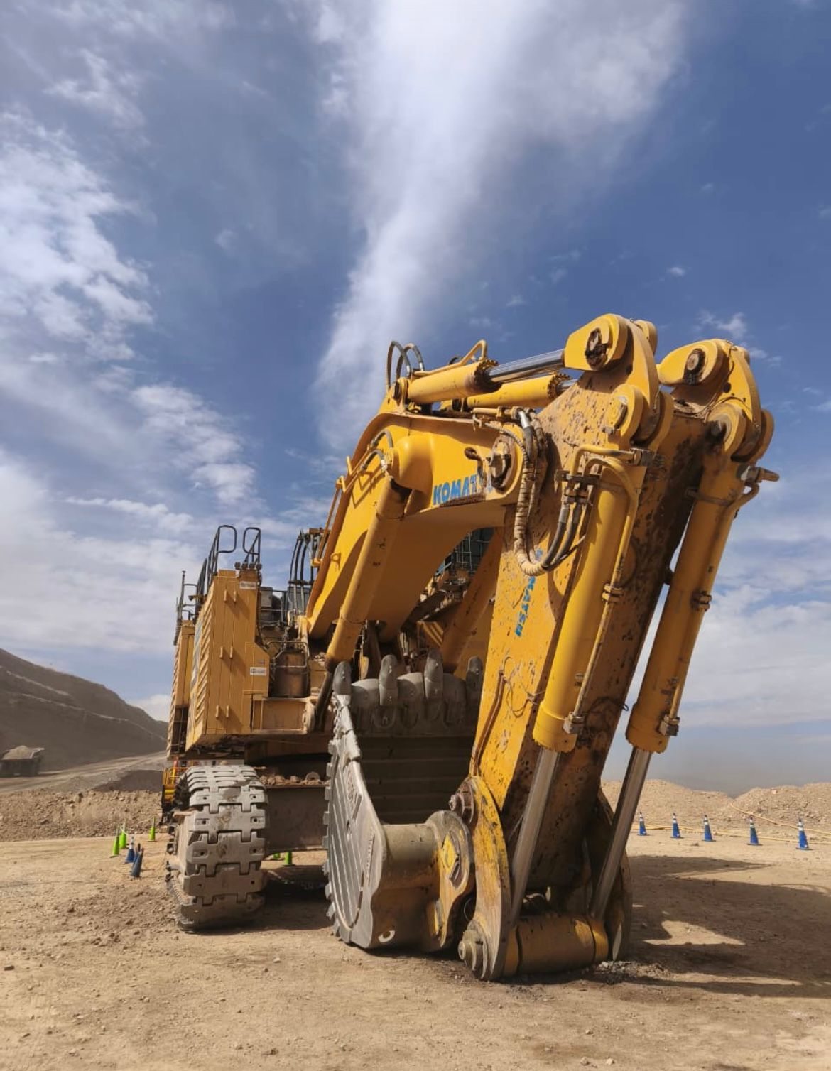 Pala hidráulica Komatsu en faena minera